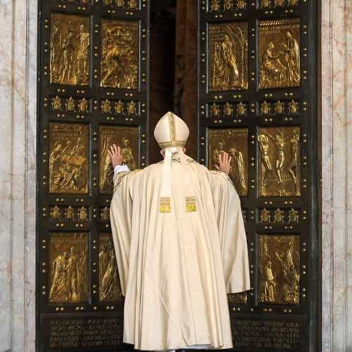 Pope opens the Holy Doors